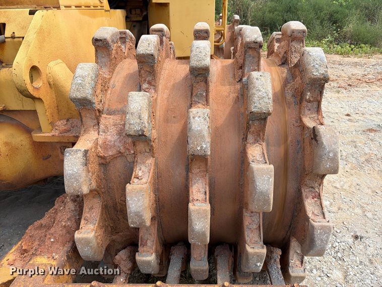 image for item EF1357 1992 Caterpillar 816B soil compactor
