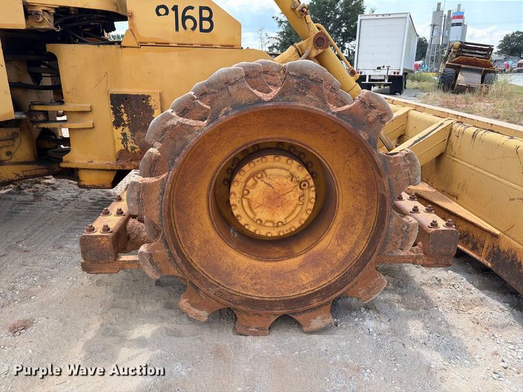 image for item EF1357 1992 Caterpillar 816B soil compactor