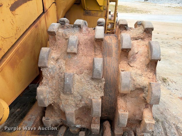 image for item EF1357 1992 Caterpillar 816B soil compactor