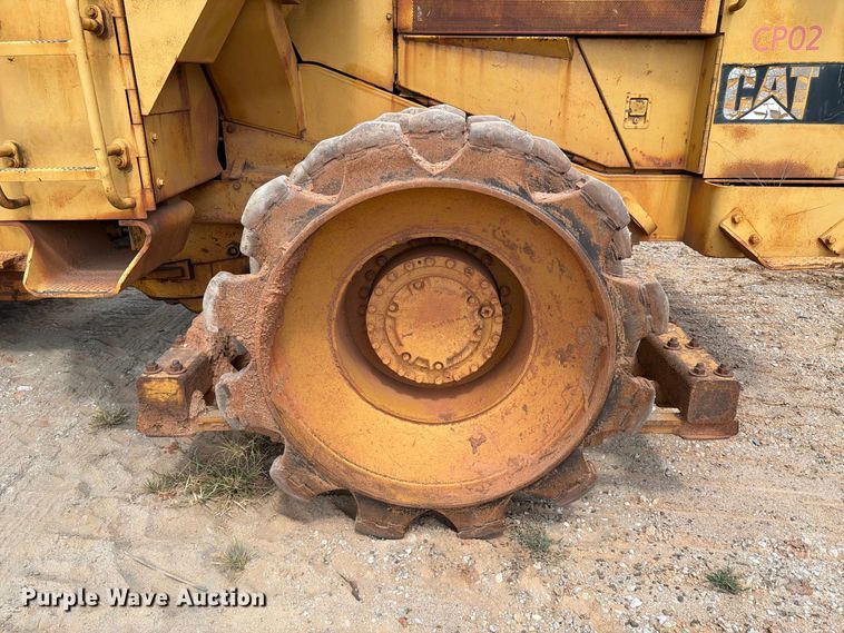 image for item EF1357 1992 Caterpillar 816B soil compactor