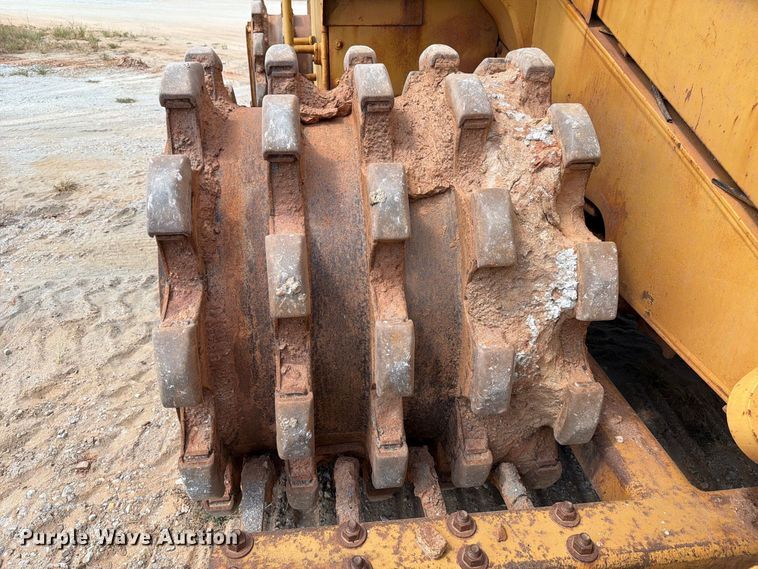 image for item EF1357 1992 Caterpillar 816B soil compactor
