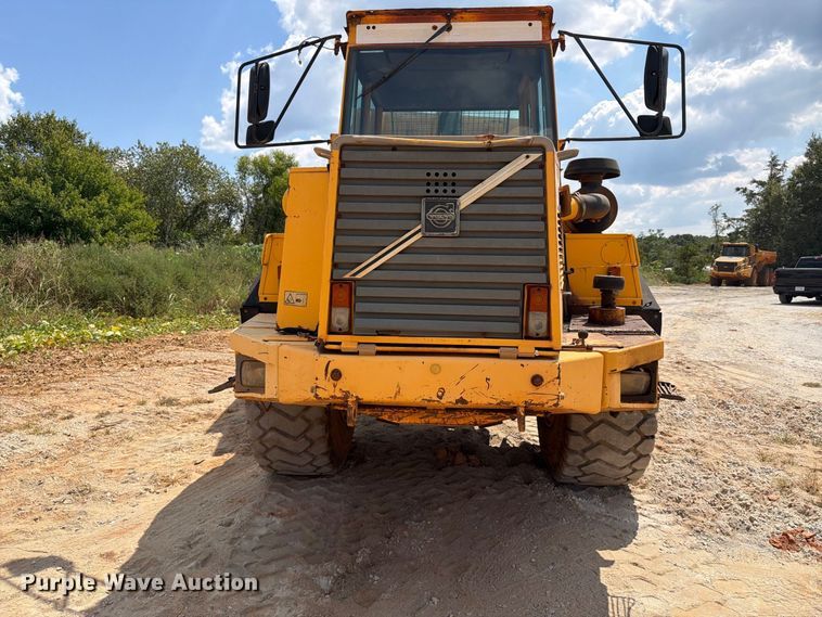 image for item EF1358 2001 Volvo A25C 6X6 haul truck