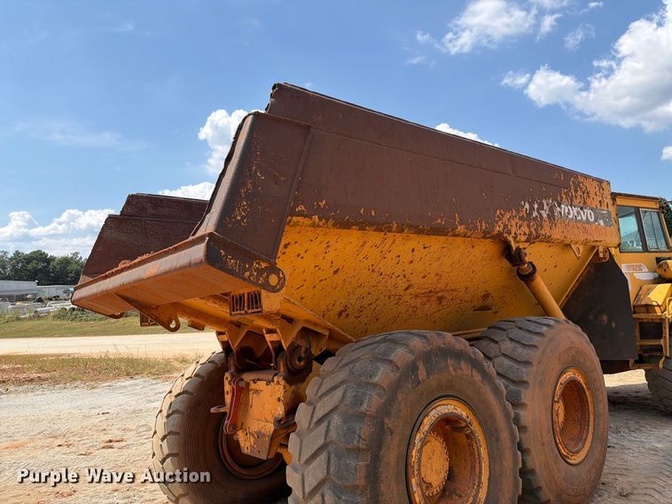 image for item EF1358 2001 Volvo A25C 6X6 haul truck