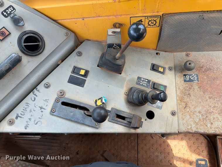 image for item EF1358 2001 Volvo A25C 6X6 haul truck