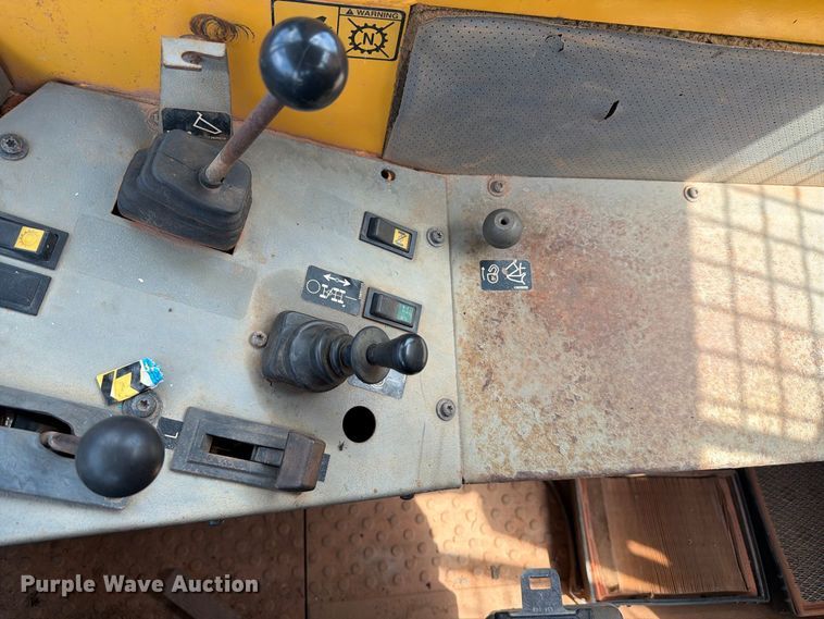 image for item EF1358 2001 Volvo A25C 6X6 haul truck