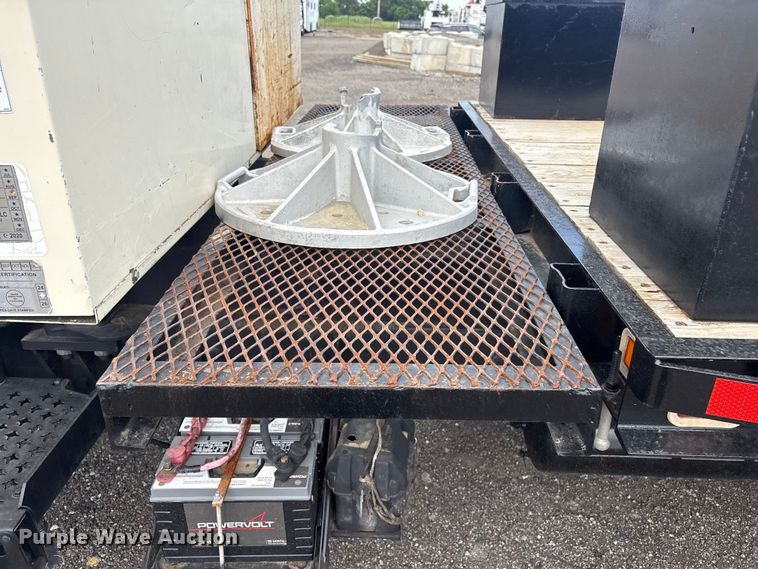 image for item EG9098 2003 Sterling Crane truck