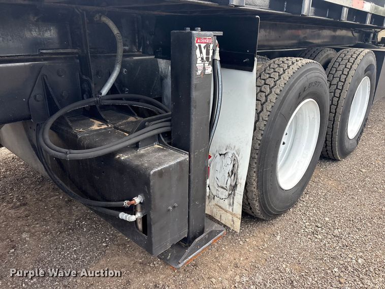 image for item EG9098 2003 Sterling Crane truck