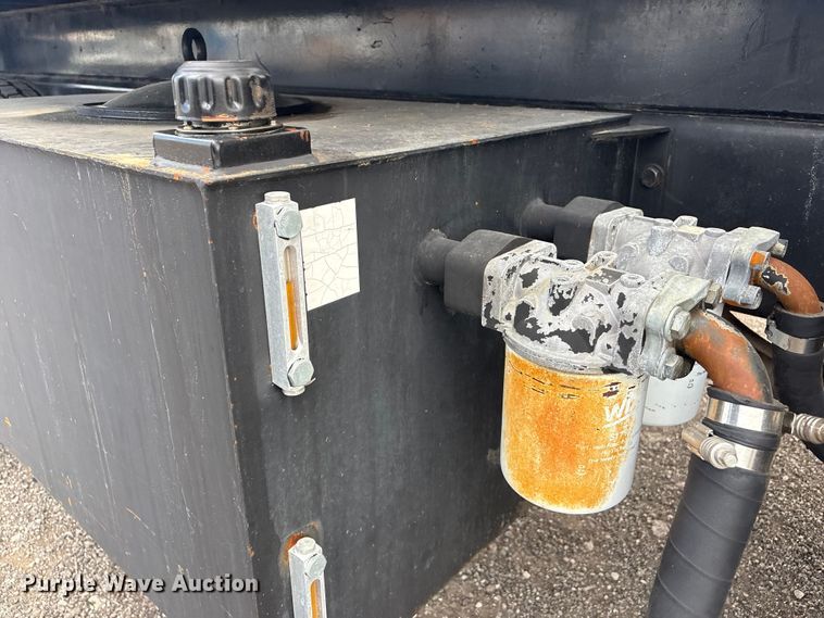 image for item EG9098 2003 Sterling Crane truck