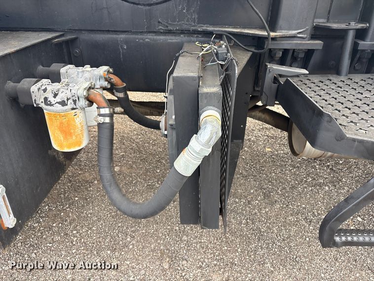 image for item EG9098 2003 Sterling Crane truck