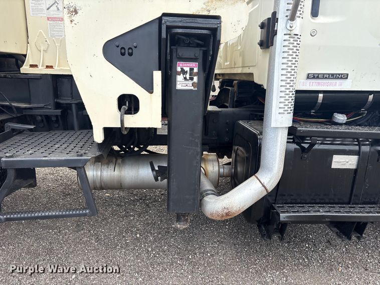 image for item EG9098 2003 Sterling Crane truck