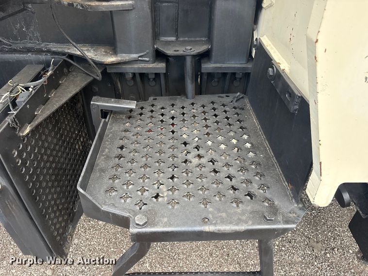 image for item EG9098 2003 Sterling Crane truck