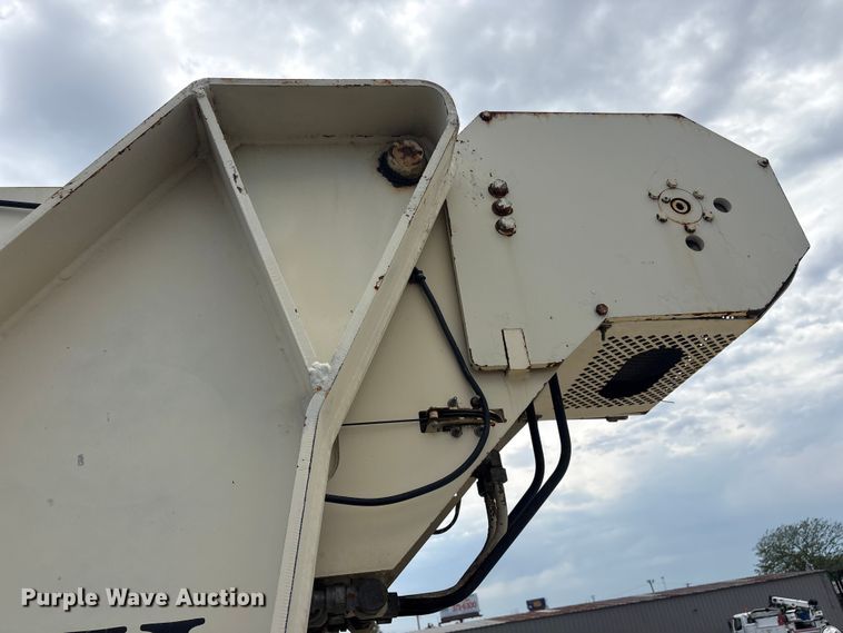 image for item EG9098 2003 Sterling Crane truck