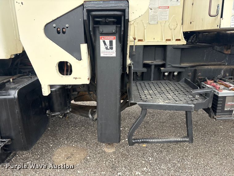 image for item EG9098 2003 Sterling Crane truck