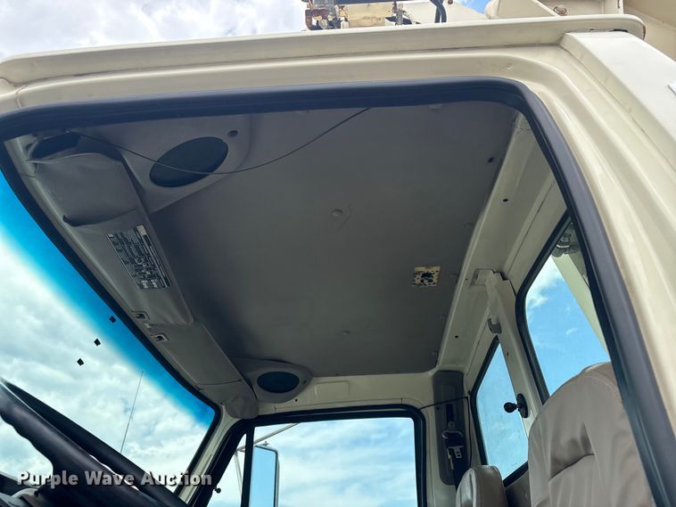 image for item EG9098 2003 Sterling Crane truck
