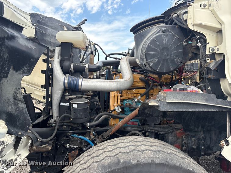 image for item EG9098 2003 Sterling Crane truck