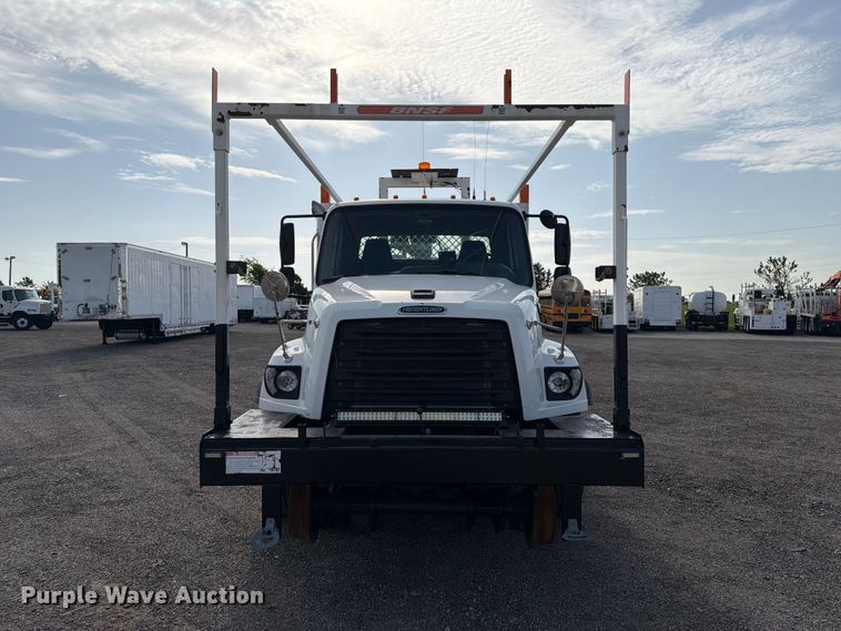 image for item EG9322 2015 Freightliner 114SD crane truck