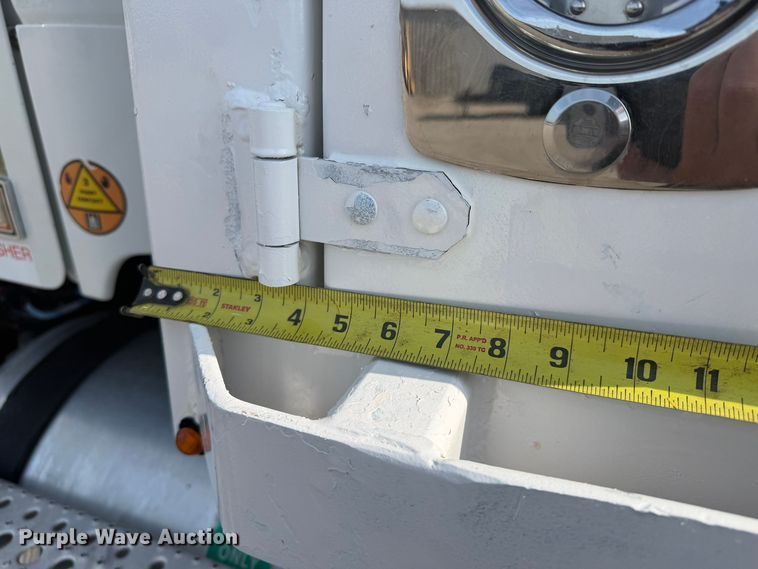 image for item EG9322 2015 Freightliner 114SD crane truck
