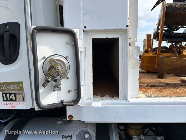 image for item EG9322 2015 Freightliner 114SD crane truck