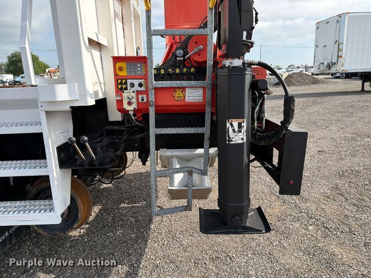image for item EG9322 2015 Freightliner 114SD crane truck