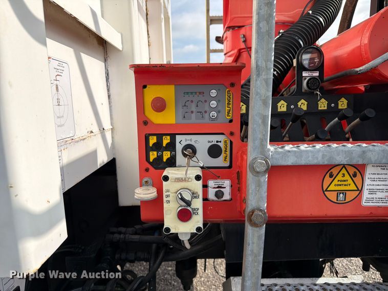 image for item EG9322 2015 Freightliner 114SD crane truck