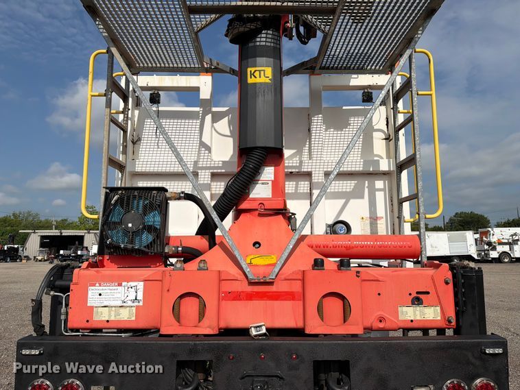 image for item EG9322 2015 Freightliner 114SD crane truck
