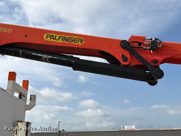 image for item EG9322 2015 Freightliner 114SD crane truck