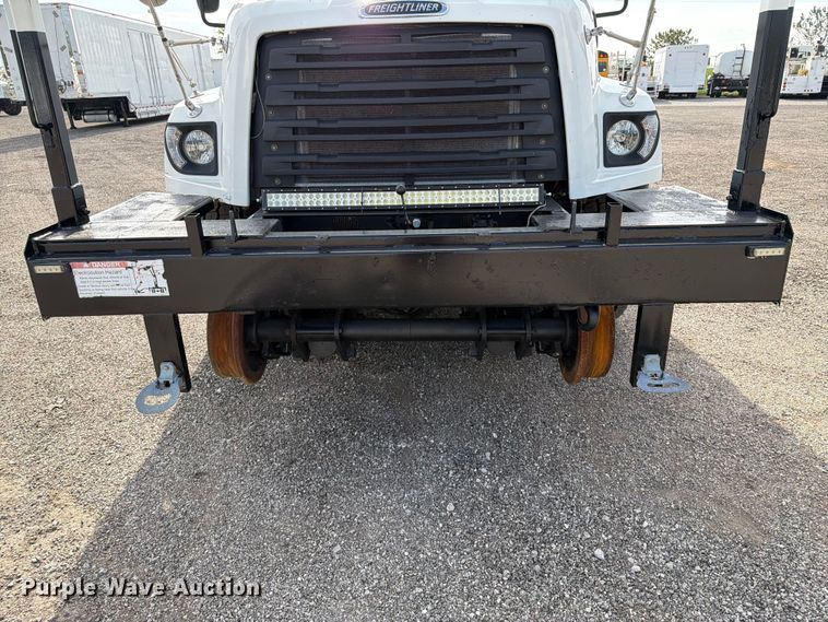 image for item EG9322 2015 Freightliner 114SD crane truck