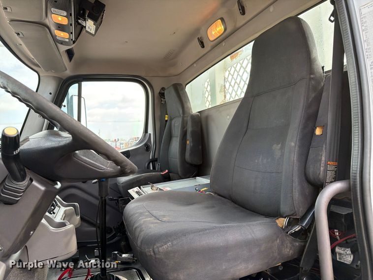 image for item EG9322 2015 Freightliner 114SD crane truck