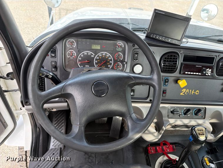 image for item EG9322 2015 Freightliner 114SD crane truck