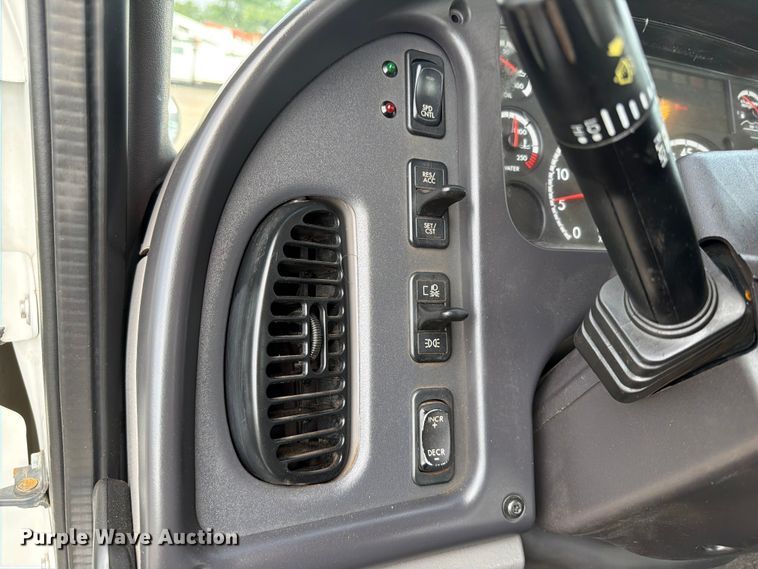 image for item EG9322 2015 Freightliner 114SD crane truck
