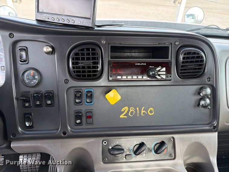 image for item EG9322 2015 Freightliner 114SD crane truck