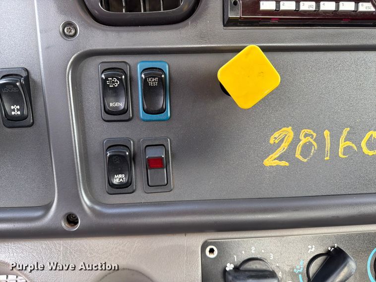 image for item EG9322 2015 Freightliner 114SD crane truck