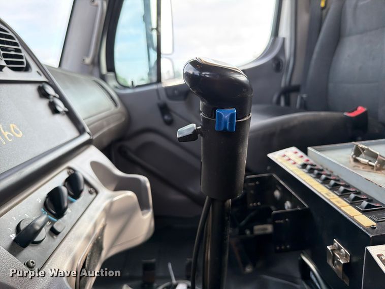 image for item EG9322 2015 Freightliner 114SD crane truck