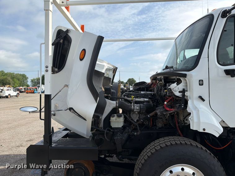 image for item EG9322 2015 Freightliner 114SD crane truck
