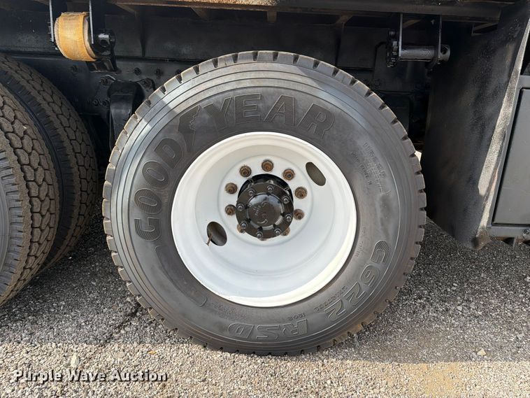 image for item EG9322 2015 Freightliner 114SD crane truck