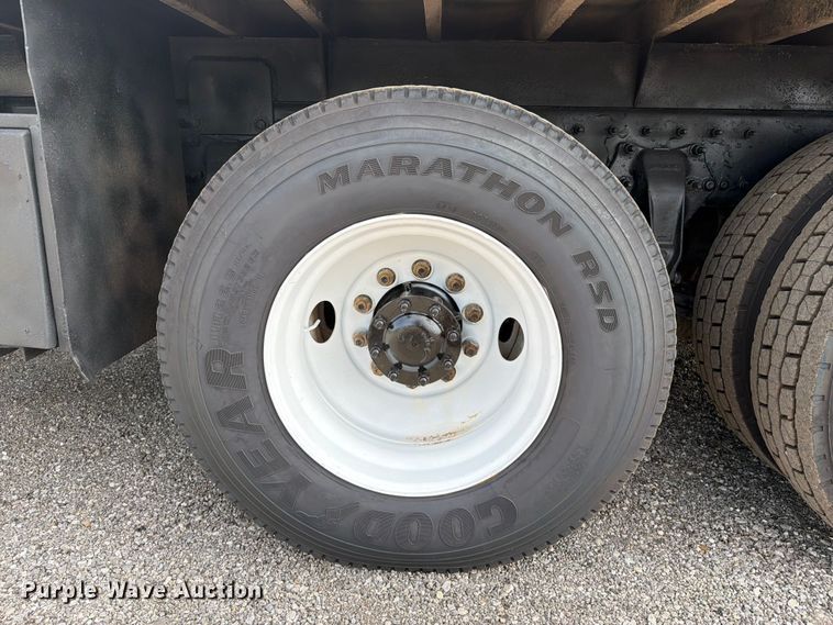 image for item EG9322 2015 Freightliner 114SD crane truck