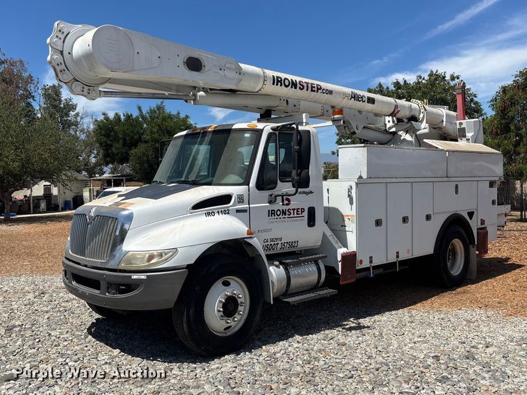2014 International 4300 SBA bucket truck