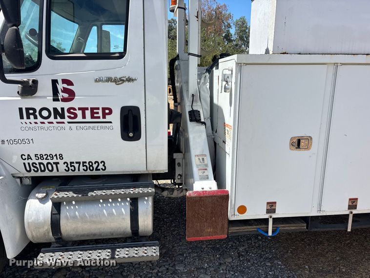 image for item EL2616 2014 International 4300 SBA bucket truck