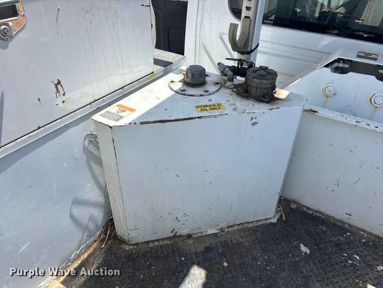 image for item EL2616 2014 International 4300 SBA bucket truck