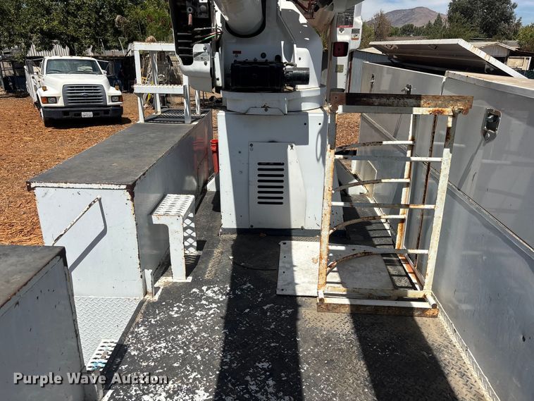 image for item EL2616 2014 International 4300 SBA bucket truck