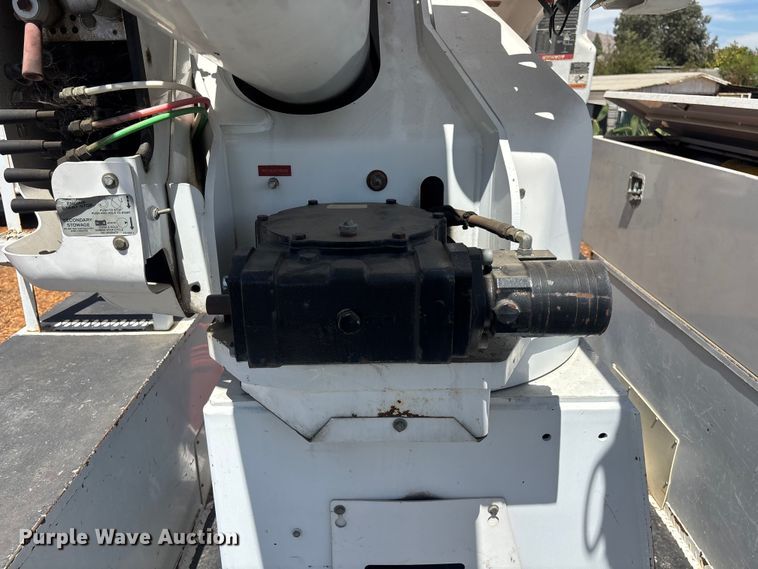 image for item EL2616 2014 International 4300 SBA bucket truck