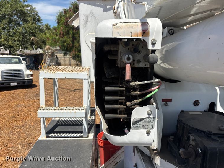 image for item EL2616 2014 International 4300 SBA bucket truck