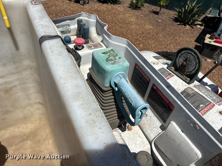 image for item EL2616 2014 International 4300 SBA bucket truck