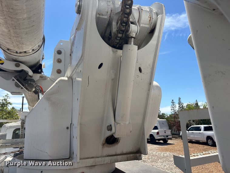image for item EL2616 2014 International 4300 SBA bucket truck