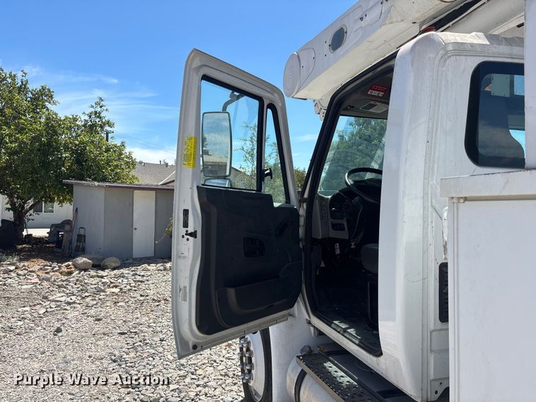 image for item EL2616 2014 International 4300 SBA bucket truck