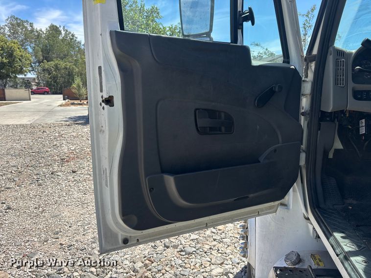 image for item EL2616 2014 International 4300 SBA bucket truck