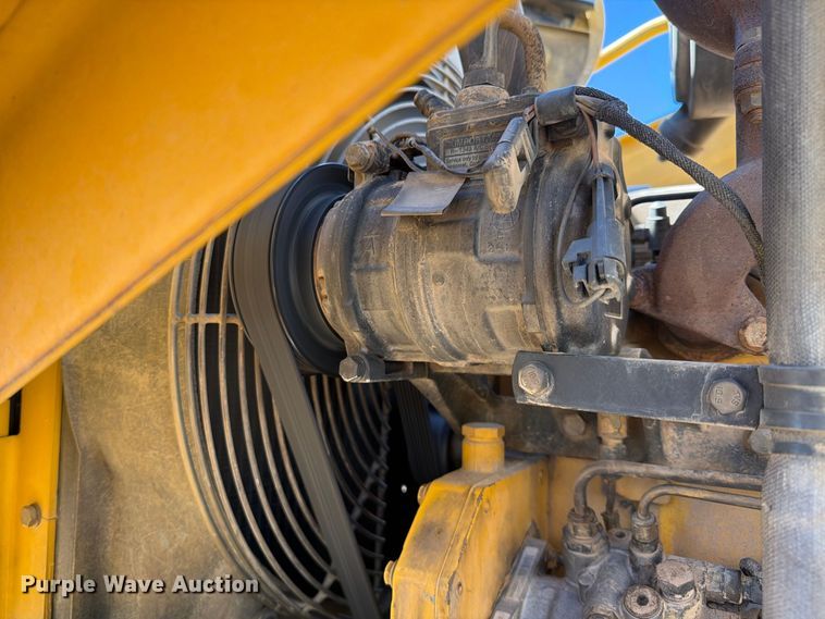 image for item EL2637 2003 John Deere 310SG backhoe