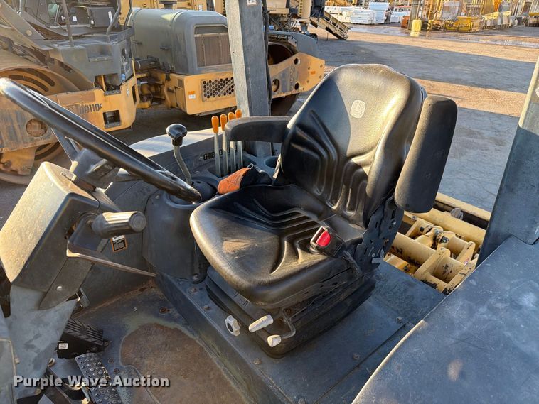 image for item EL2644 2012 John Deere 210KEP landscape tractor