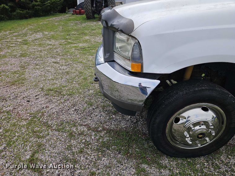 image for item EO7281 2004 Ford F450 Super Duty flatbed truck