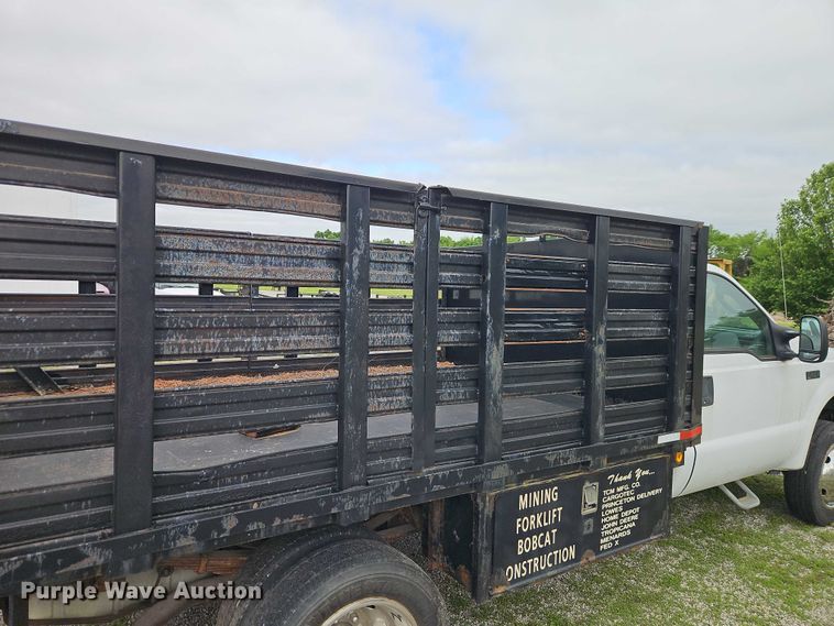 image for item EO7281 2004 Ford F450 Super Duty flatbed truck